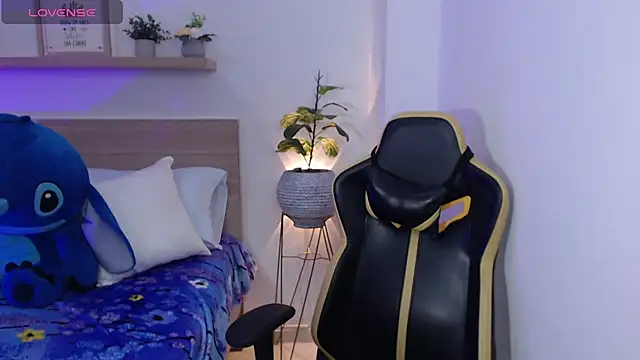 aurora rodriguez online show from December 3, 12:16 pm