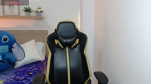 aurora rodriguez online show from December 12, 12:12 pm