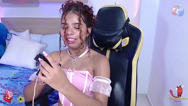 aurora rodriguez online show from December 13, 3:43 pm