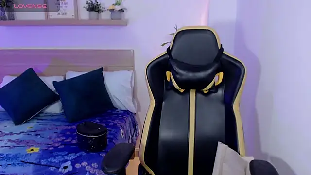 aurora rodriguez online show from December 16, 12:38 pm