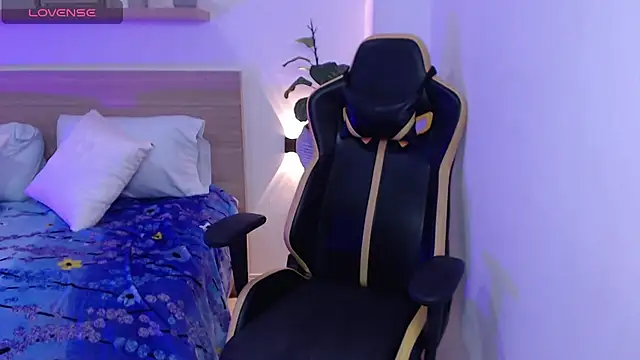 aurora rodriguez online show from December 28, 12:24 pm