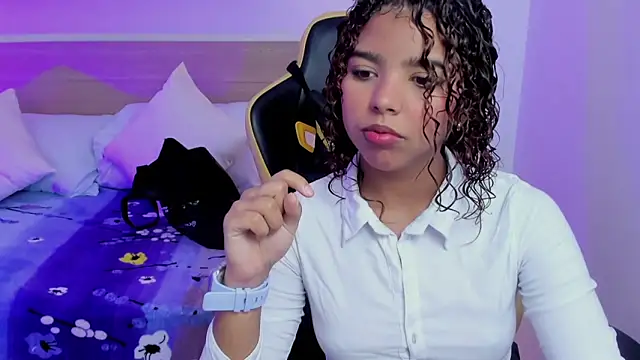 aurora rodriguez online show from January 4, 12:27 pm