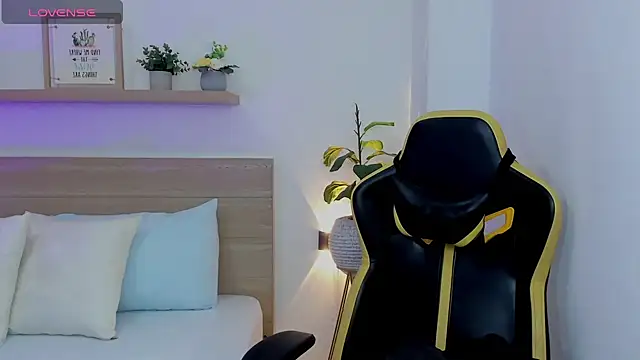 aurora rodriguez online show from January 7, 12:09 pm