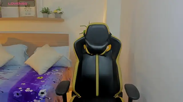 aurora rodriguez online show from January 15, 12:25 pm