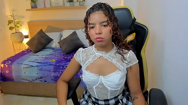 aurora rodriguez online show from February 7, 12:06 pm