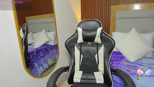 aurora rodriguez online show from November 11, 12:38 pm