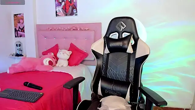 little jade online show from November 18, 10:14 pm