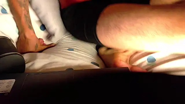 Snapshot of tom_thick chatting on October 1, 5:02 am tom thick online show from October 1, 5:02 am