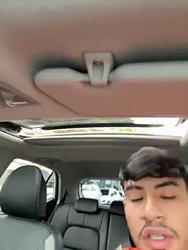 Snapshot of tom_thick chatting on November 11, 11:43 am tom thick online show from November 11, 11:43 am