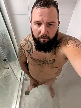 Snapshot of beardedbeasty86 chatting on October 20, 9:32 am beardedbeasty86 online show from October 20, 9:32 am