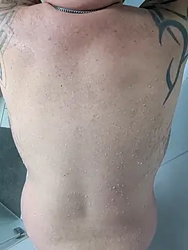 Snapshot of beardedbeasty86 chatting on November 9, 11:19 am beardedbeasty86 online show from November 9, 11:19 am