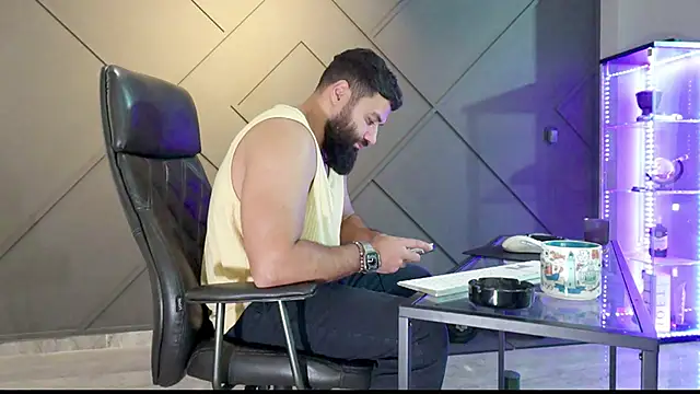 mattmasterss online show from December 6, 3:44 pm