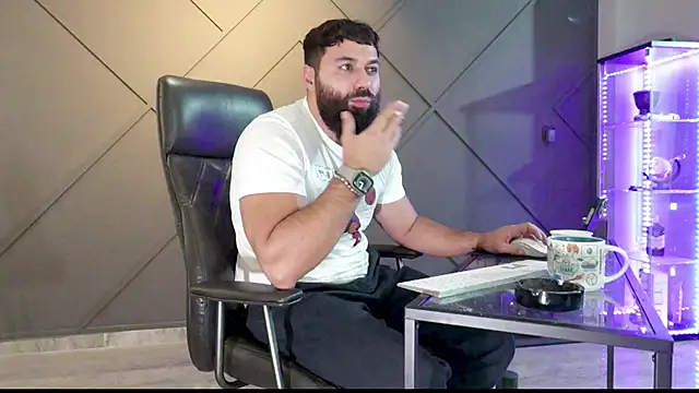 mattmasterss online show from December 9, 4:47 pm