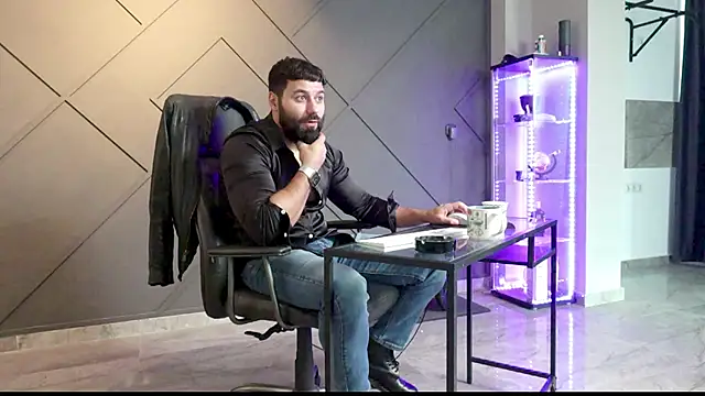 mattmasterss online show from December 15, 10:50 am