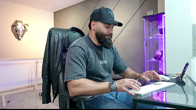 mattmasterss online show from March 22, 8:15 pm