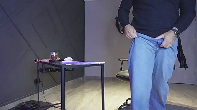 mattmasterss online show from November 7, 4:01 am