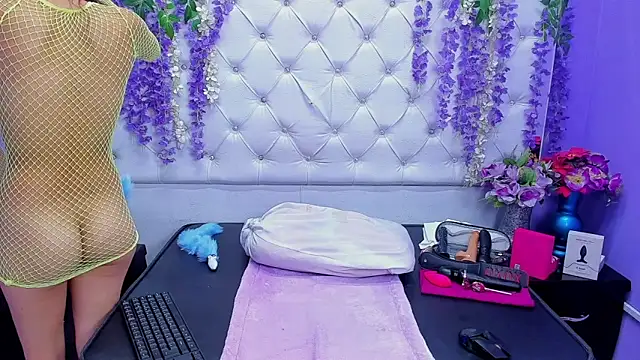 Brith Adams online show from October 3, 2:30 am