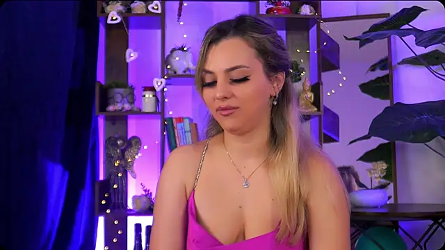 Snapshot of Bailey_Evans chatting on October 11, 3:39 am Bailey Evans online show from October 11, 3:39 am