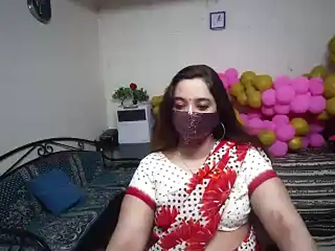 Snapshot of Arushisingh8888 chatting on December 22, 9:33 am Arushisingh8888 online show from December 22, 9:33 am