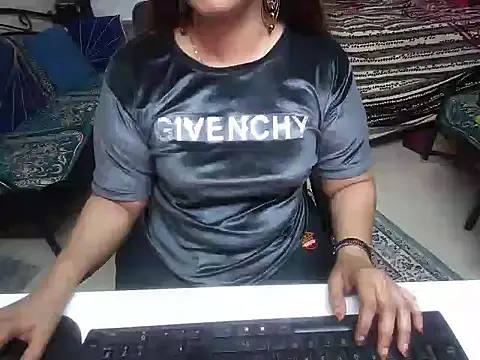 Snapshot of Arushisingh8888 chatting on February 5, 10:51 am Arushisingh8888 online show from February 5, 10:51 am