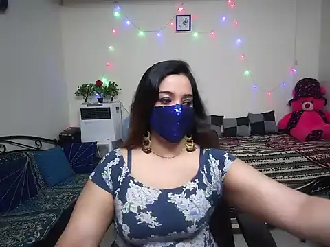 Snapshot of Arushisingh8888 chatting on February 6, 10:37 am Arushisingh8888 online show from February 6, 10:37 am