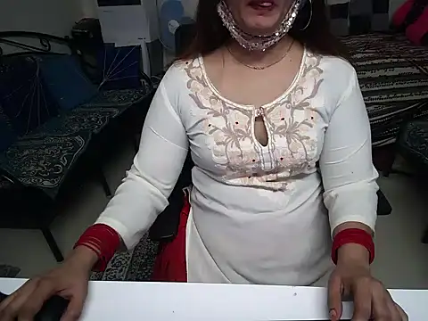 Snapshot of Arushisingh8888 chatting on February 12, 12:33 pm Arushisingh8888 online show from February 12, 12:33 pm