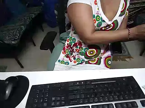 Snapshot of Arushisingh8888 chatting on February 15, 11:50 am Arushisingh8888 online show from February 15, 11:50 am