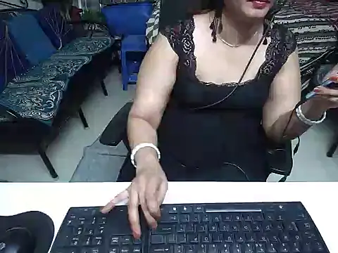 Snapshot of Arushisingh8888 chatting on March 8, 8:11 am Arushisingh8888 online show from March 8, 8:11 am