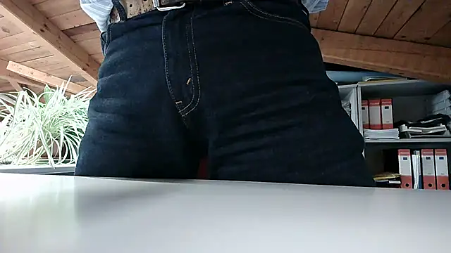 Snapshot of TWENTYONE0021 chatting on January 16, 5:12 pm TWENTYONE0021 online show from January 16, 5:12 pm