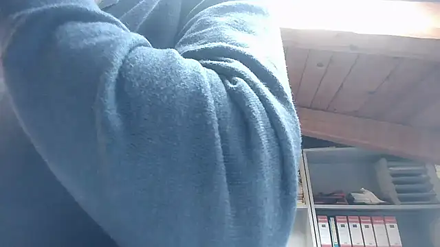 Snapshot of TWENTYONE0021 chatting on October 28, 11:14 am TWENTYONE0021 online show from October 28, 11:14 am