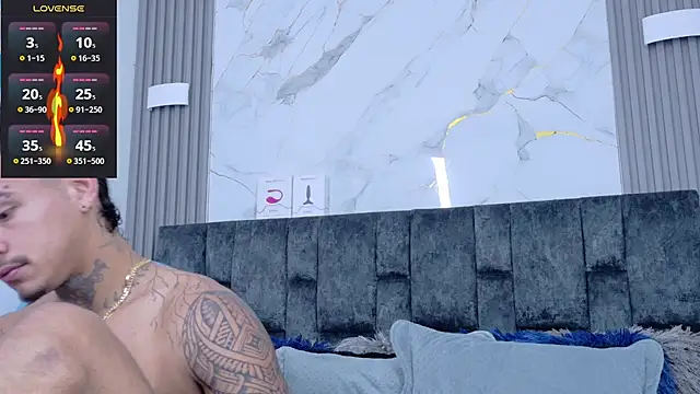 Snapshot of JAYCOB00 chatting on November 20, 2:34 am JAYCOB00 online show from November 20, 2:34 am