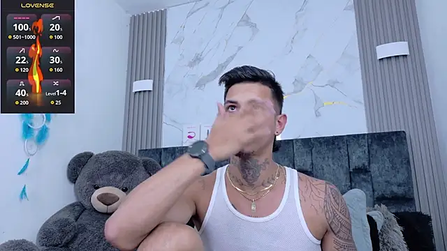 Snapshot of JAYCOB00 chatting on December 15, 1:54 am JAYCOB00 online show from December 15, 1:54 am