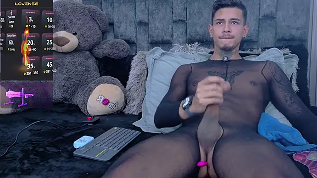 Snapshot of JAYCOB00 chatting on December 17, 1:11 am JAYCOB00 online show from December 17, 1:11 am