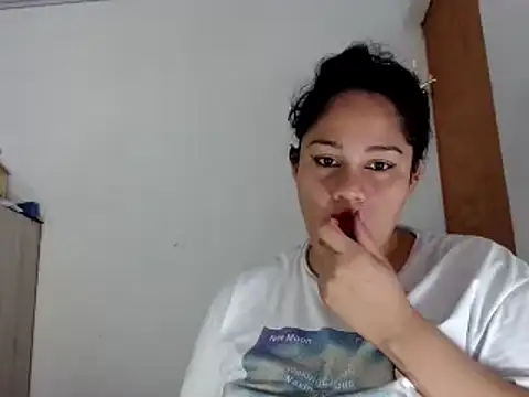 Snapshot of melissa4855 chatting on February 2, 2:27 am melissa4855 online show from February 2, 2:27 am