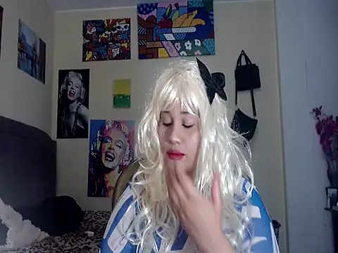 Snapshot of melissa4855 chatting on November 17, 1:00 am melissa4855 online show from November 17, 1:00 am