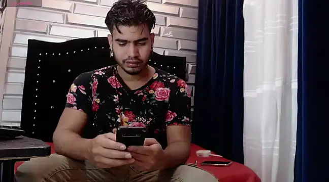 Snapshot of jaden_98_ chatting on February 1, 11:37 pm jaden 98 online show from February 1, 11:37 pm