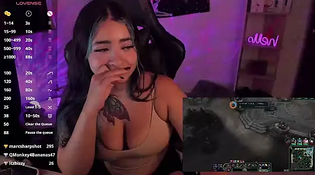 sweetcoralinee online show from February 19, 9:17 am