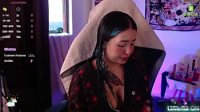 sweetcoralinee online show from October 9, 10:30 pm