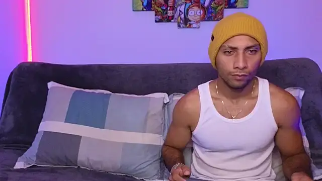 catalina y tylerjhons online show from December 9, 4:45 am