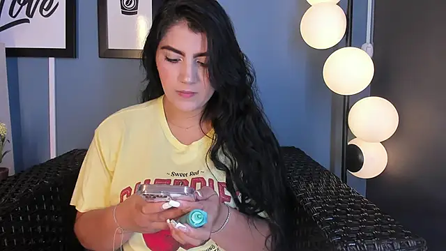 PaulinaDuarte online show from February 14, 1:29 pm