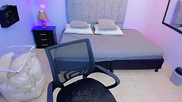 Lana stone  online show from February 1, 3:30 am