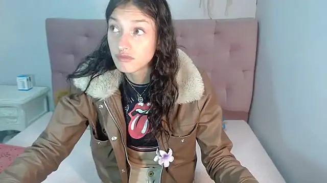 Emma-Wilson online show from March 20, 4:31 pm