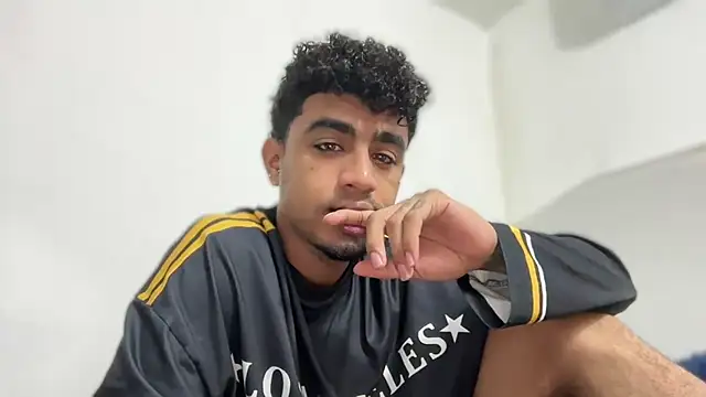 dominic brandd23 online show from September 17, 9:16 pm