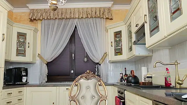 TUNDEROSE1 online show from February 11, 4:44 am