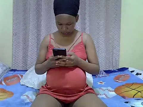 Snapshot of sweet_love002 chatting on January 12, 5:24 am sweet love002 online show from January 12, 5:24 am