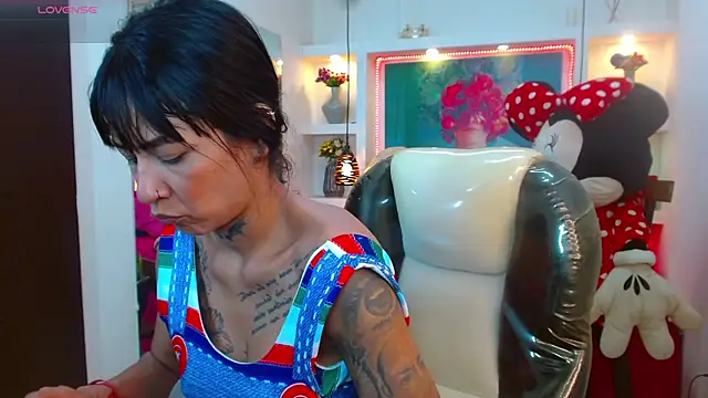 lorenapinto online show from October 29, 1:41 am