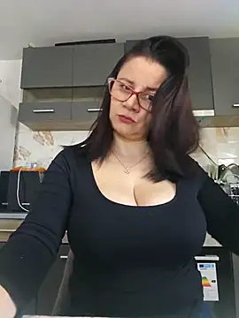 Snapshot of KristenVega chatting on March 5, 8:43 am KristenVega online show from March 5, 8:43 am