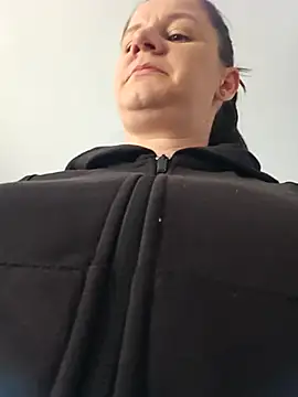 Snapshot of KristenVega chatting on March 6, 3:24 pm KristenVega online show from March 6, 3:24 pm