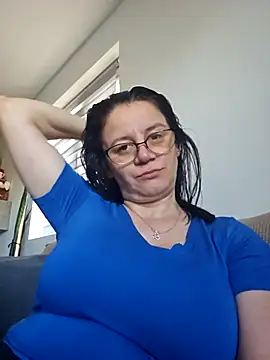 Snapshot of KristenVega chatting on November 2, 6:49 am KristenVega online show from November 2, 6:49 am