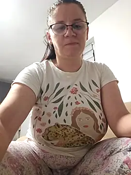 Snapshot of KristenVega chatting on November 3, 8:54 pm KristenVega online show from November 3, 8:54 pm